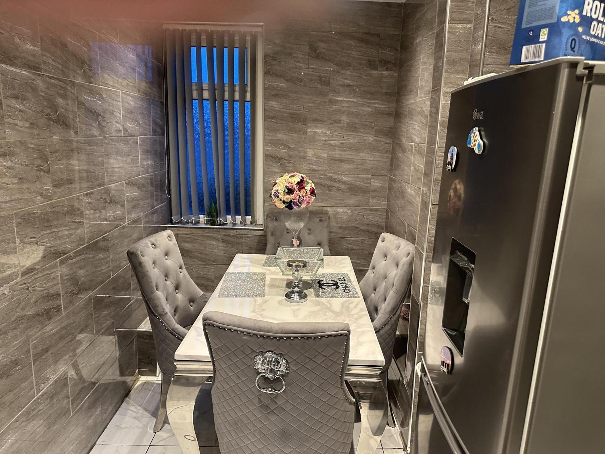 Beautiful 1-bed House In Bradford