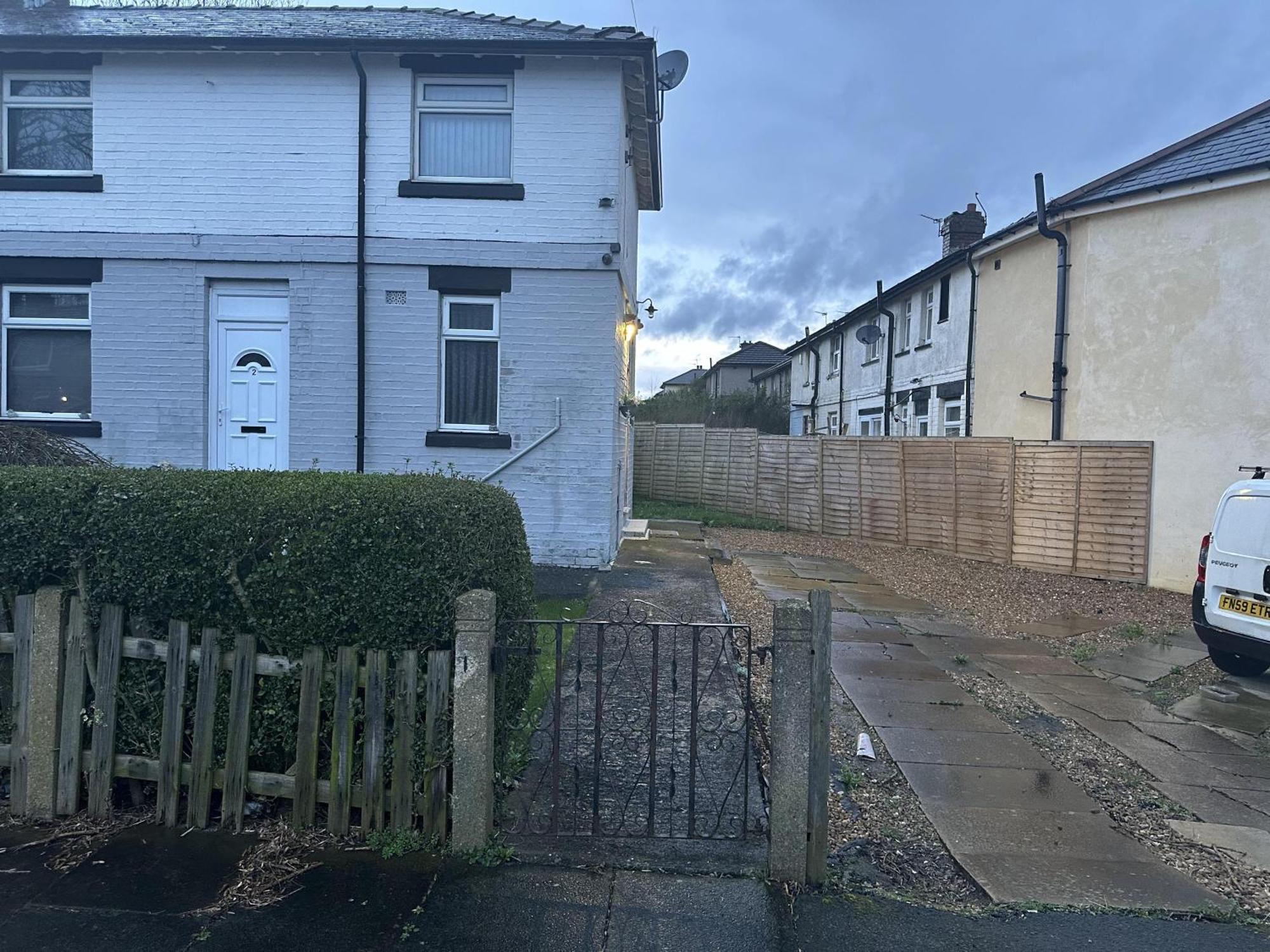 Beautiful 1-bed House In Bradford *